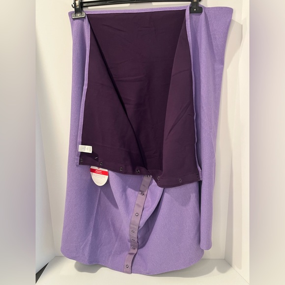 Lululemon Vinyasa Reversible ColorBlock Scarf - Zinfandel Purple/Winter Orchid - Picture 4 of 16
